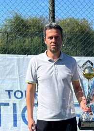 Halı sahada kalp krizi geçirip, öldü