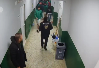 Mersin’de amatör maç öncesi çıkan kavga güvenlik kamerasında