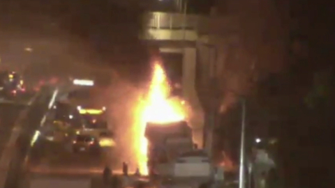 İstanbul - Tuzla'da park halindeki TIR alev alev yandı