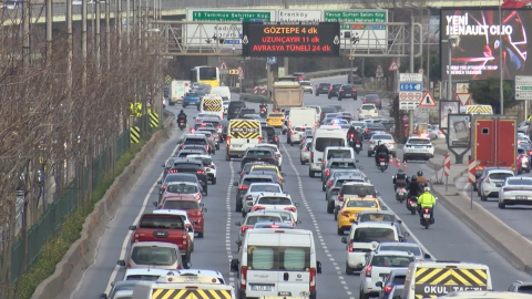İstanbul - İstanbul'da haftanın ilk iş gününde trafik yoğunluğu
