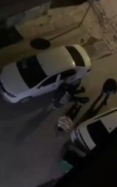 İstanbul - Sultangazi'de sokakta uyuşturucu satan şüphelilere suçüstü: 5 gözaltı