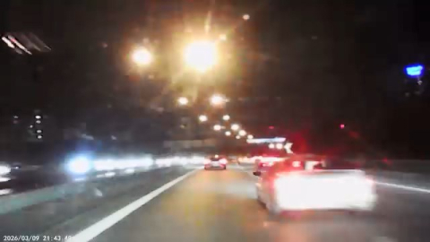 İstanbul- Gaziosmanpaşa TEM Otoyolu'nda makas atan sürücü kazaya neden oldu; 2 yaralı