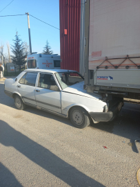 Otomobil park halindeki TIR’a çarptı: 1 yaralı