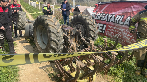 Devrilen traktörün altında kalan sürücü öldü