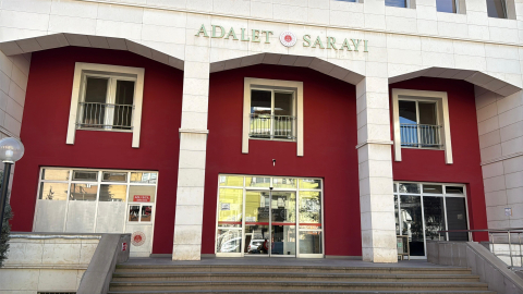 Manisa'da okulda Atatürk'e hakaret ettiği öne sürülen öğretmen tutuklandı