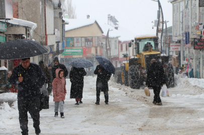 Karlıova'da 25 köy yolu ulaşıma kapandı