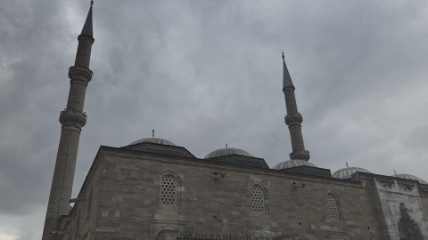 İstanbul - Prof.Dr. İlber Ortaylı'nın son yolculuğuna uğurlanacağı Fatih Camii'nde hazırlıklar sürüyor