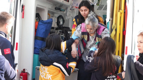 İstanbul- Kadıköy’de yangında dumandan etkilenen kadın hastaneye kaldırıldı