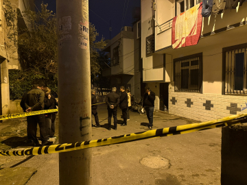 Silahlı kavgada sokaktan geçen genç kız öldü, 1 kişi de yaralı