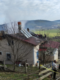 Evde çıkan yangında öldü, eşi yaralandı