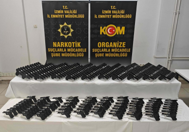 İzmir'de 149 ruhsatsız tabanca bulundu; 2 gözaltı