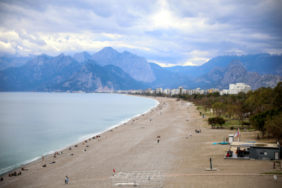 Antalya'da bayram öncesi sahil keyfi