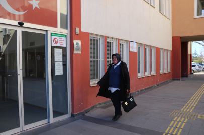 ‘Kız çocuğu okuyacak da ne olacak’ dediler; ilkokul mezuniyetinden 41 yıl sonra üniversiteye başladı / Ek fotoğraflar