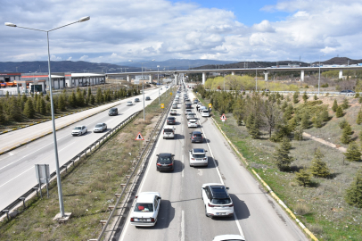 'Kilit kavşak' Kırıkkale'de bayram dönüşü yoğunluğu
