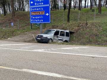 Kamyonet ile hafif ticari araç çarpıştı: 4 yaralı