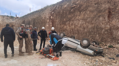 Otomobil, 8 metreden uçtu: 1 ölü, 1 yaralı
