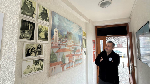 Trafik kazasında ölen hiç görmediği ablası için kütüphane kurdu