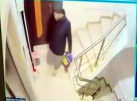 İstanbul - Avcılar'da apartmanda beğendiği ayakkabıları poşetlere koyup kaçtı