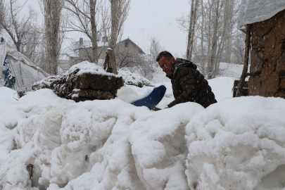 Van'da mart ayının sonunda kar yağışı