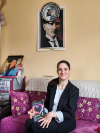 Serebral palsili Feride, şiir kitabından sonra hayatını yazıyor