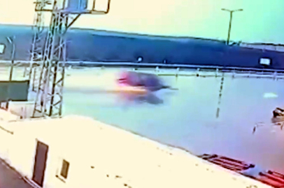 Otomobil, defalarca takla attığı kaza kamerada; 2 yaralı