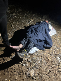 Bacağı kırılan dağcı ile arkadaşları, askeri helikopterle kurtarıldı