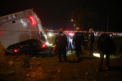 Antalya’da servis midibüsü devrildi: 16 infaz koruma memuru yaralı