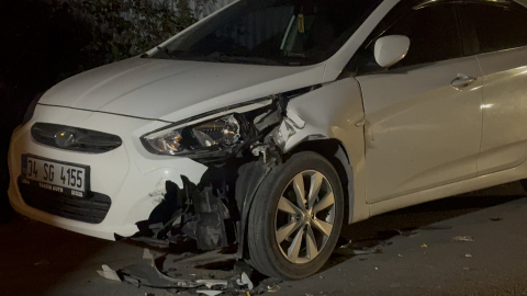 İstanbul - Arnavutköy'de başıboş at park halindeki araçlara çarptı