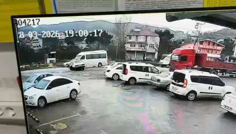 Servis minibüsü ile otomobil çarpıştı: 7 yaralı