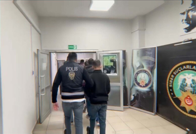İzmir'de sahte site açıp, dolandırıcılık yapan 25 şüpheli tutuklandı/Ek fotoğraflar
