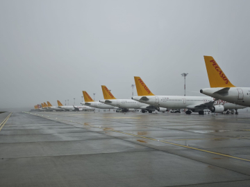 İstanbul - Sabiha Gökçen Havalimanı'nda uçuşlara yağmur engeli; 42 uçak divert etti