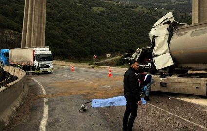 Gaziantep’te tankerler kafa kafaya çarpıştı:1 ölü, 1 yaralı