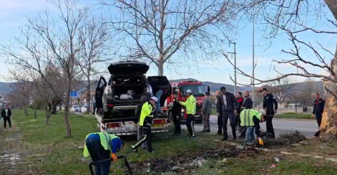 Tokat’ta cip ağaca çarpıp alev aldı: 1 ölü, 2 yaralı