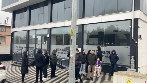 Araçlarını bıraktıkları galericinin milyonlarca lirayla yurt dışına kaçtığı iddiası