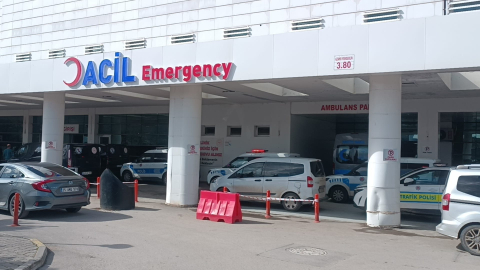 Kırıkkale’de yapan kadın ile erkek arkadaşı, akrabalarının bıçaklı saldırısında yaralandı