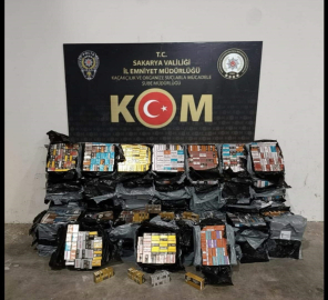 Araçta binlerce kaçak elektronik sigara tütünü ele geçirildi