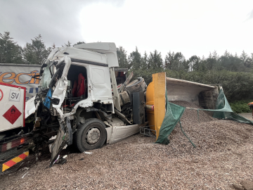 TEM’de 2 TIR, tanker ve otomobil çarpıştı: 2 ölü (2)