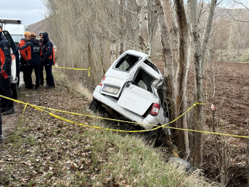 Kanser hastası babasını hastaneye götürürken kaza yaptı: 3 ölü