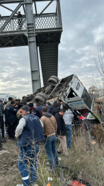 Ankara'da özel halk otobüsü, üst geçidin ayağına çarptı: 4 ölü, 13 yaralı
