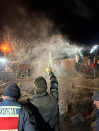 Kastamonu'da ahırın çatısı çöktü; 4 büyükbaş öldü / Ek fotoğraflar