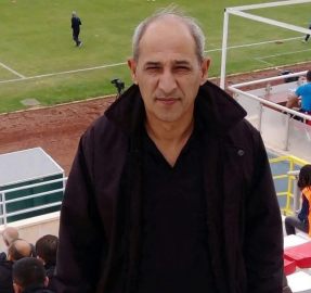 Milli maçta kalp krizi geçiren gazeteci, hayatını kaybetti