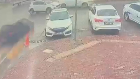 Şanlıurfa’da iki otomobilin çarpıştığı kaza kamerada; 3 yaralı