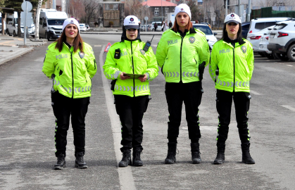 Kars trafiği, kadın polislere emanet