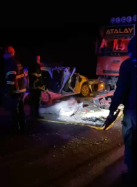 Otomobil ile kamyon çarpıştı: 1 ölü, 4 yaralı