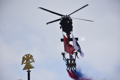 Polislerden helikopterde 'üzüm salkımı' gösterisi
