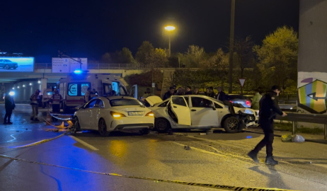 Ataşehir'de emniyet şeridinde aracından inen sürücüye otomobil çarptı: 1 ölü