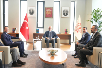 Bakan Ersoy, sanatçı Görkem Sevindik'i kabul etti