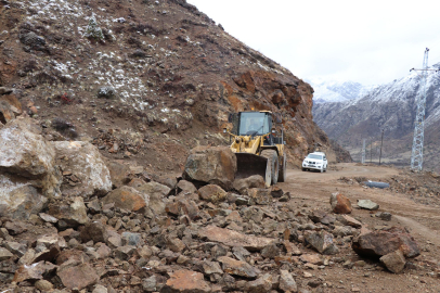 Oltu’da kar ve yağmur heyelana yol açtı