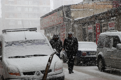 Van'da kar yağışı; 93 yerleşim yeri ulaşıma kapandı (2)
