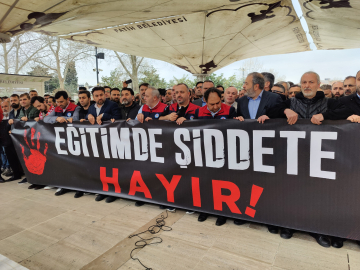 İstanbul'da Kahramanmaraş'taki okul saldırısında hayatını kaybedenler için gıyabi cenaze namazı kılındı